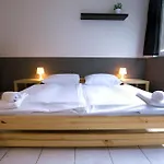 Seven Auberge de jeunesse *