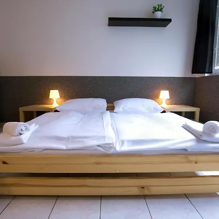 Seven Hostal *