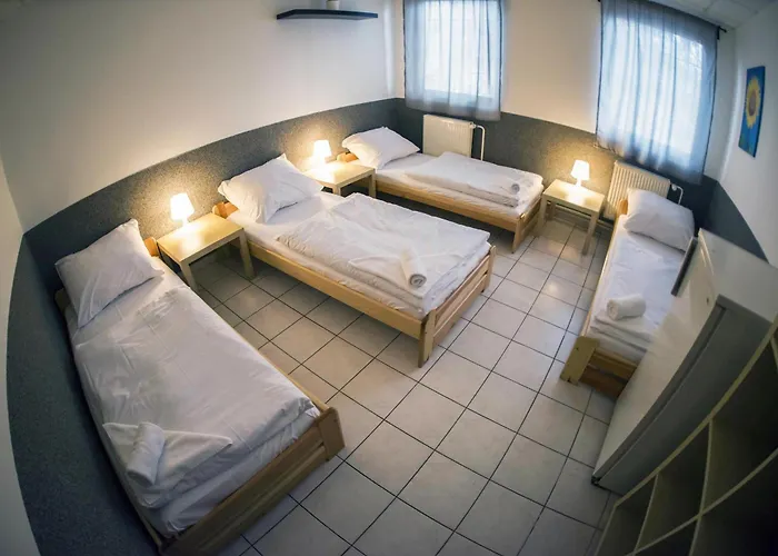 Seven Hostel *